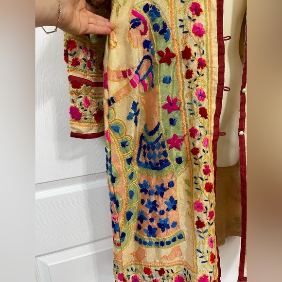 This jacket is handmade  of vintage embroidered fabric from the 70's so unique - Picture 6 of 11